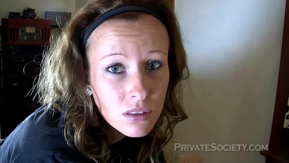 Écarte bien les jambes et frotte toi la chatte !