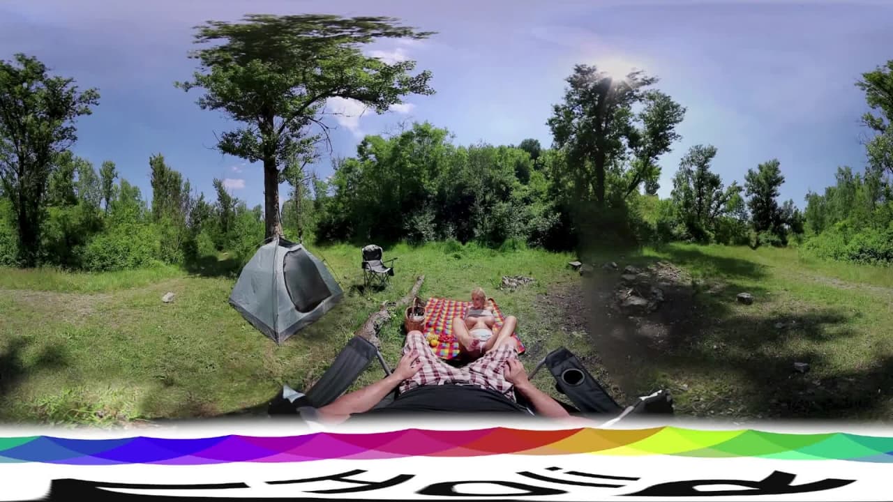 VR porn dans la nature avec Nathaly Cherie