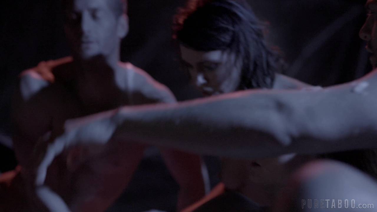 Adriana Chechik et Kristen Scott dans un quatuor alien