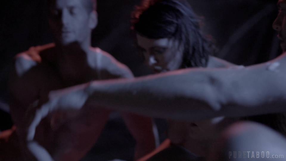Adriana Chechik et Kristen Scott dans un quatuor alien