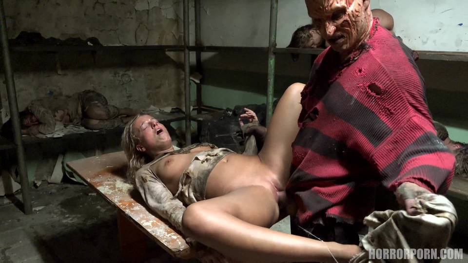 Baisée dans un sous-sol effrayant par Freddy Krueger