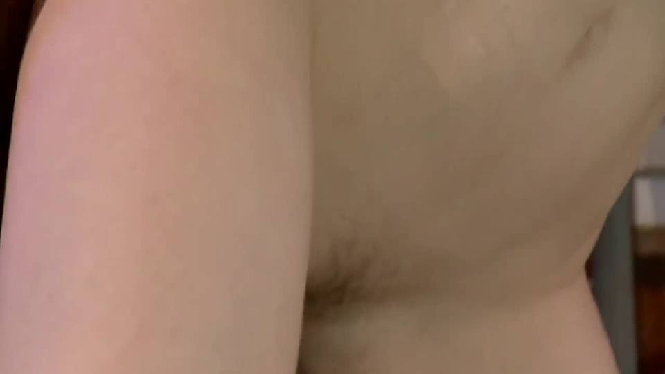 Domination perverse menée par une blonde sadique