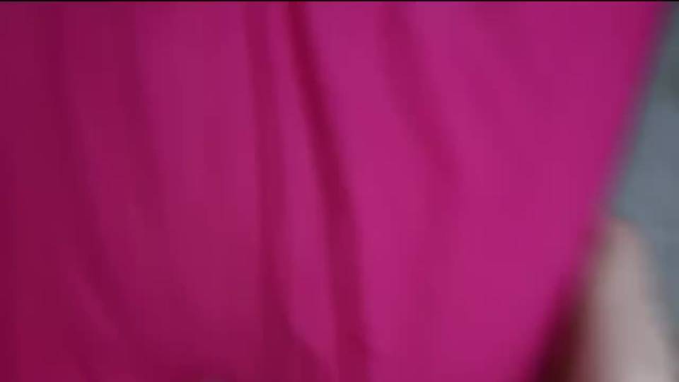 Une femme en collant baise avec son mari