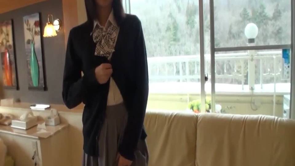 Timide au début, cette japonaise finit avec un creampie