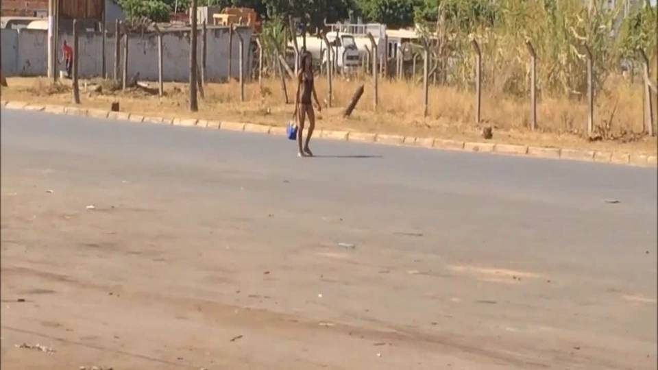 Des putes brésiliennes sans culotte dans la rue