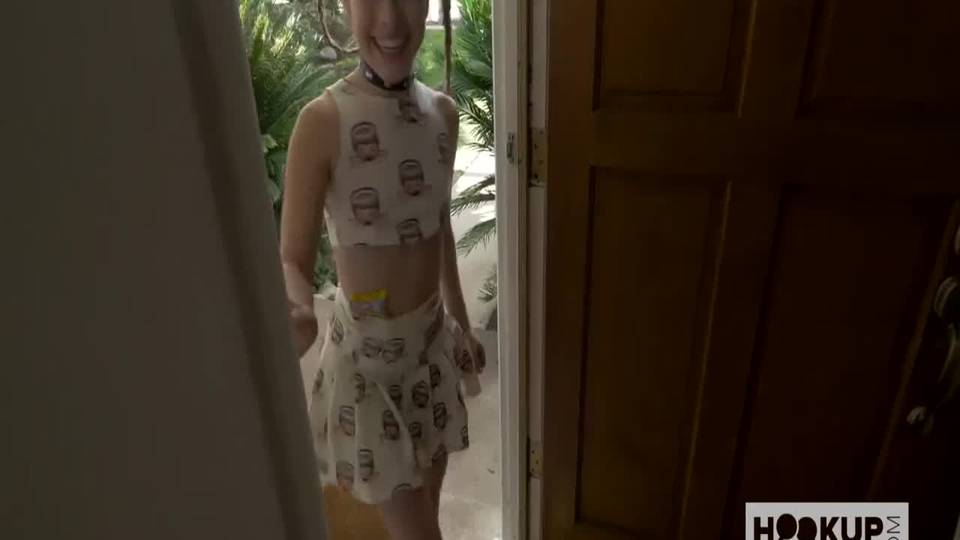 Une teen se lève un mec sur internet