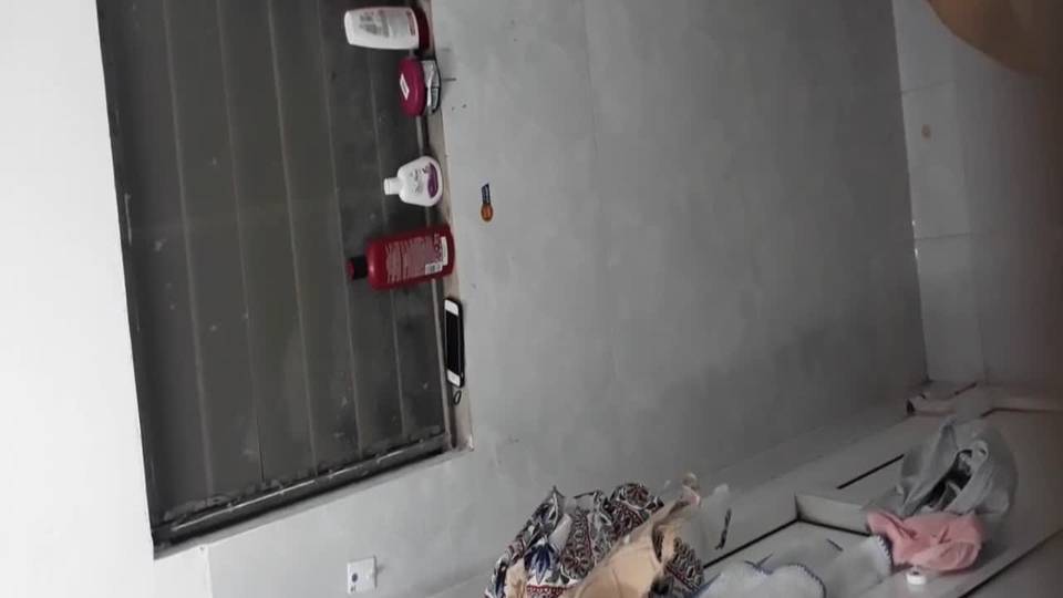 Caméra cachée au dessus de la douche