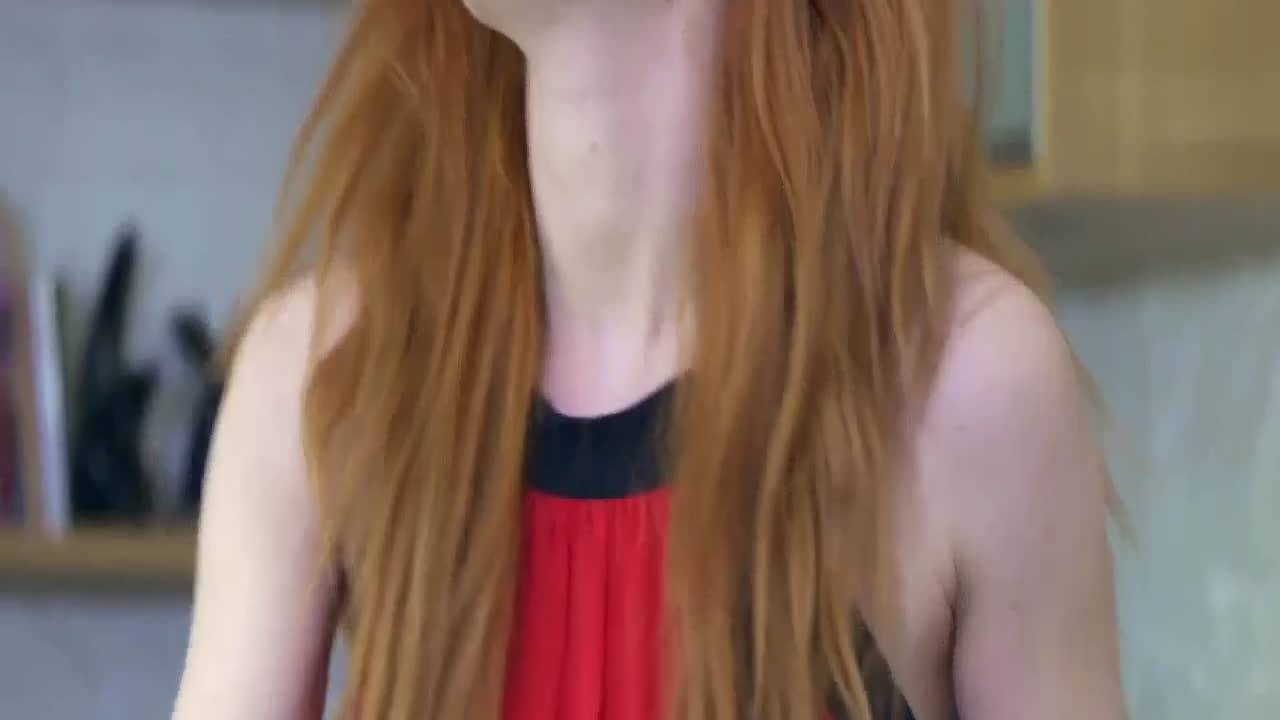 Une petite coquine en manque de sexe...