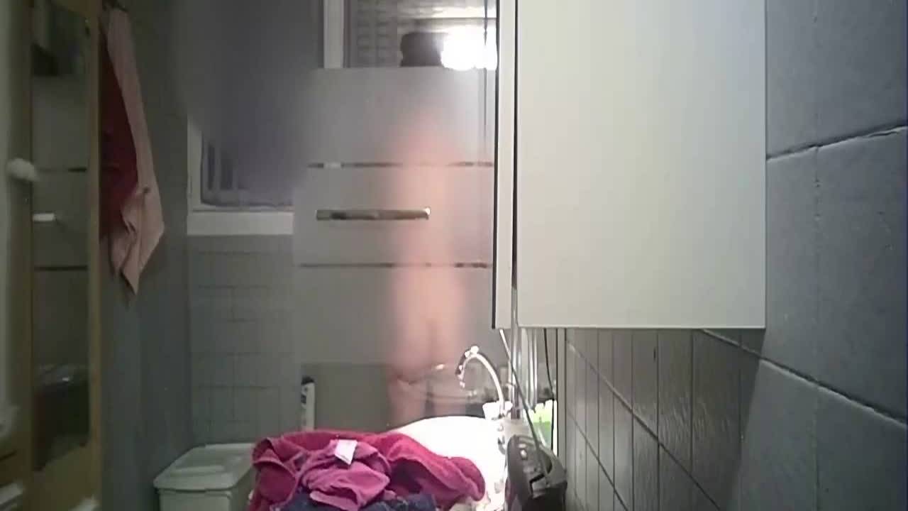 Vidéo volée d'une mère de famille pendant sa douche