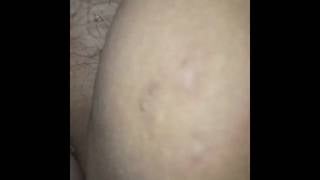 BBW amatrice se fait taquiner, la chatte gonflée et trempée !