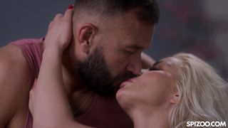 Cherry Kiss se lance dans une aventure avec son prof de gym