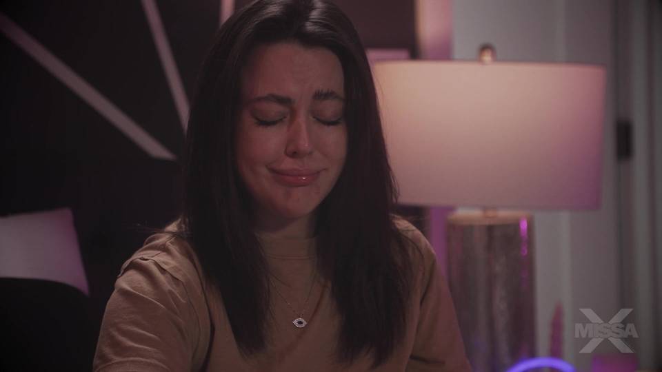 Whitney Wright regarde du porno et baise son stepbro